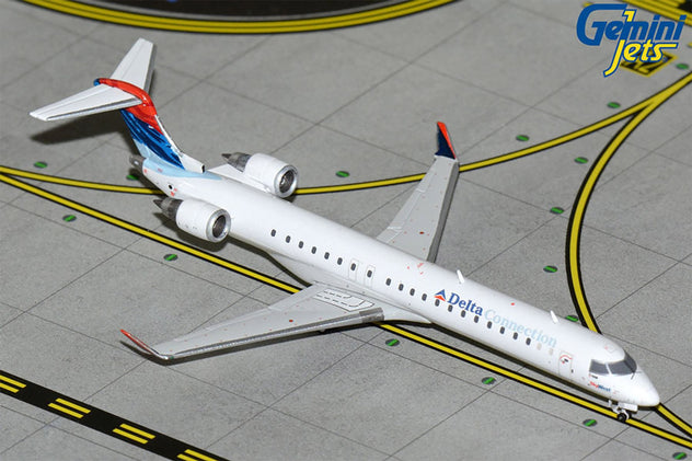 Gemini Jets Delta Connection/SkyWest CRJ-900ER 1:400 Diecast Model Aircraft N806SK GJDAL2253