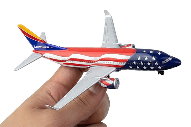 Daron Southwest Airlines Boeing 737 Freedom One Diecast Model Aircraft