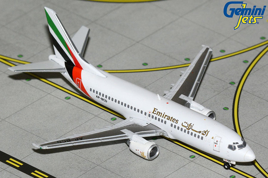 Gemini Jets Emirates 737-300 1980s Livery 1:400 Diecast Model Aircraft - AP-BCD - GJUAE2232