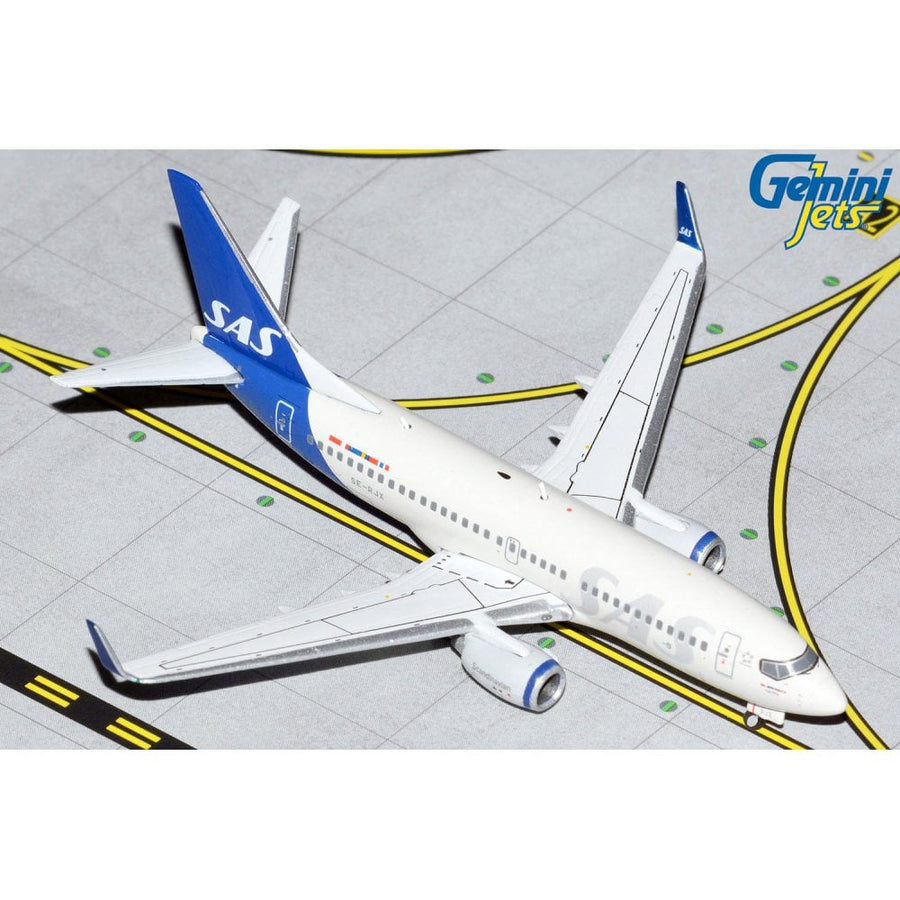 Gemini Jets SAS Airlines Boeing 737-700W 1:400 Diecast Model Aircraft - SE-RJX - GJSAS1988