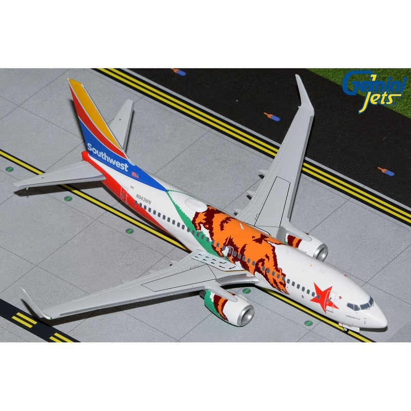 Gemini Jets Southwest Boeing 737-700W California One livery Diecast - N943WN - 1/200 - G2SWA1010