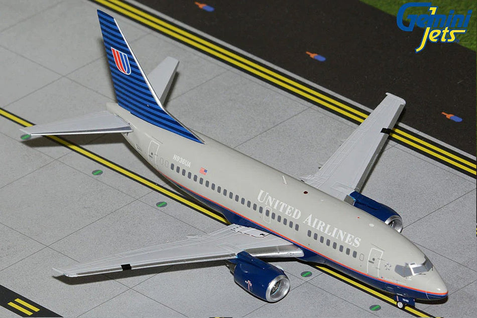 Gemini Jets United Airlines Boeing 737-500 Battleship Livery Diecast - N7851TW - 1/200 - G2UAL312