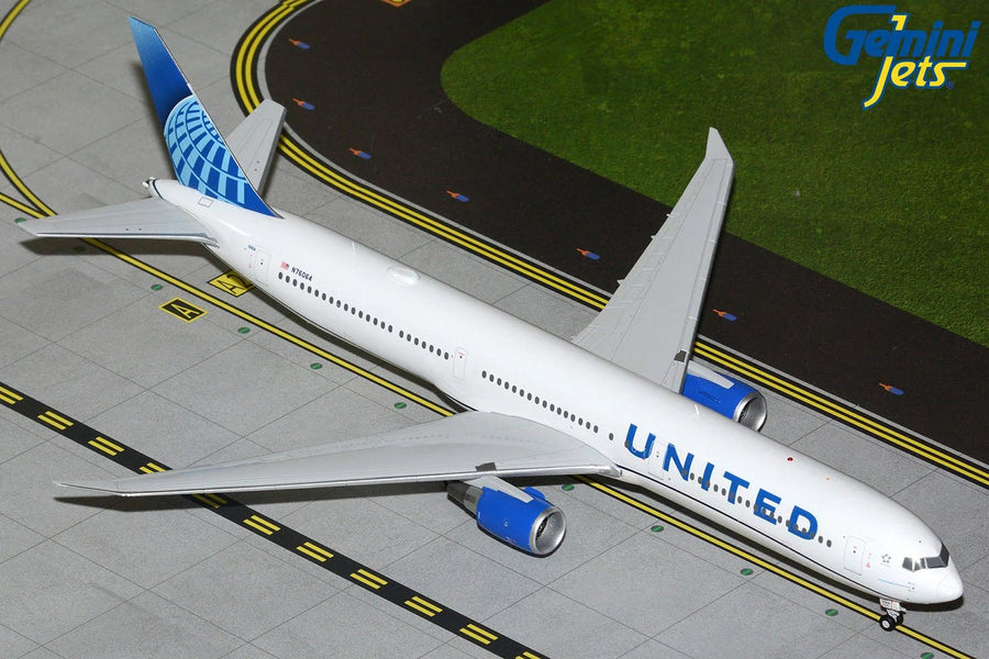 Gemini Jets United Airlines Boeing 767-400ER 1:200 Diecast Model Aircraft - N76064 - G2UAL1445