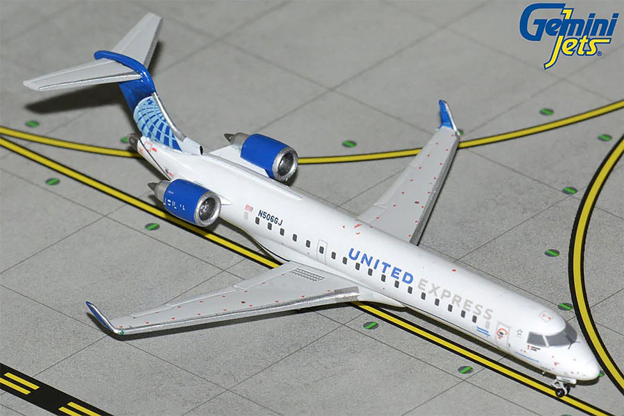 Gemini Jets Bombardier CRJ-550 United Express 1:400 Diecast Model Aircraft N506GJ - GJUAL2341