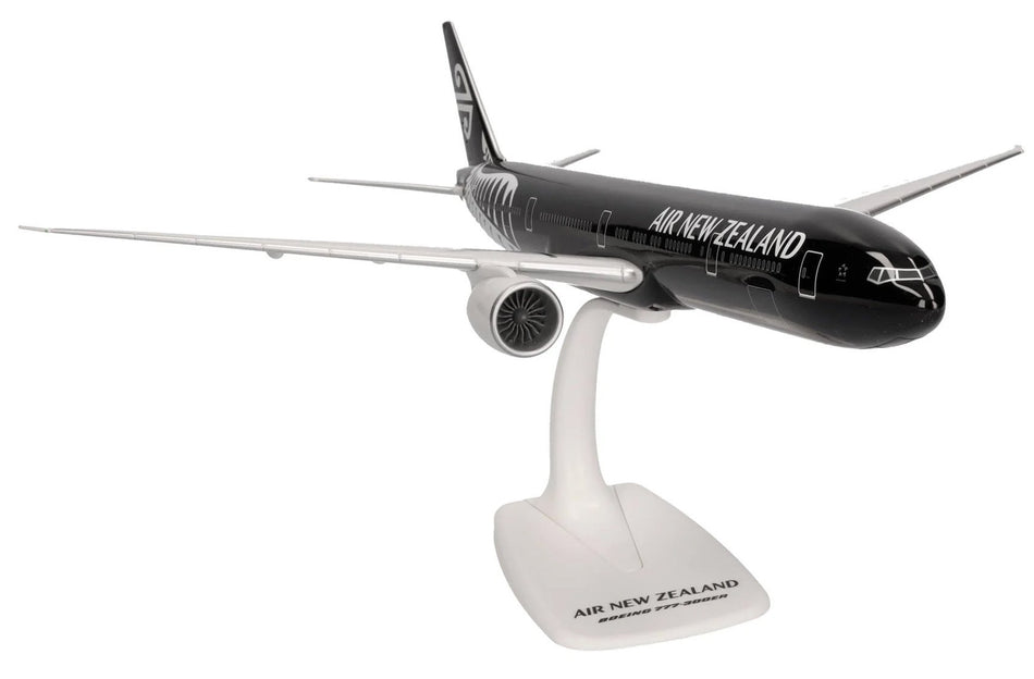 Herpa Air New Zealand Boeing 777-300ER Plastic Model - ZK-OKQ - 1/200