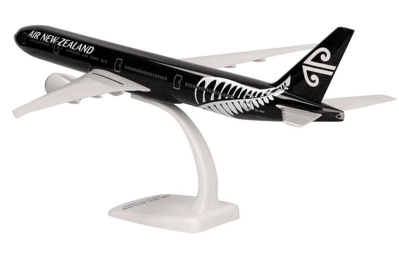 Herpa Air New Zealand Boeing 777-300ER Plastic Model - ZK-OKQ - 1/200