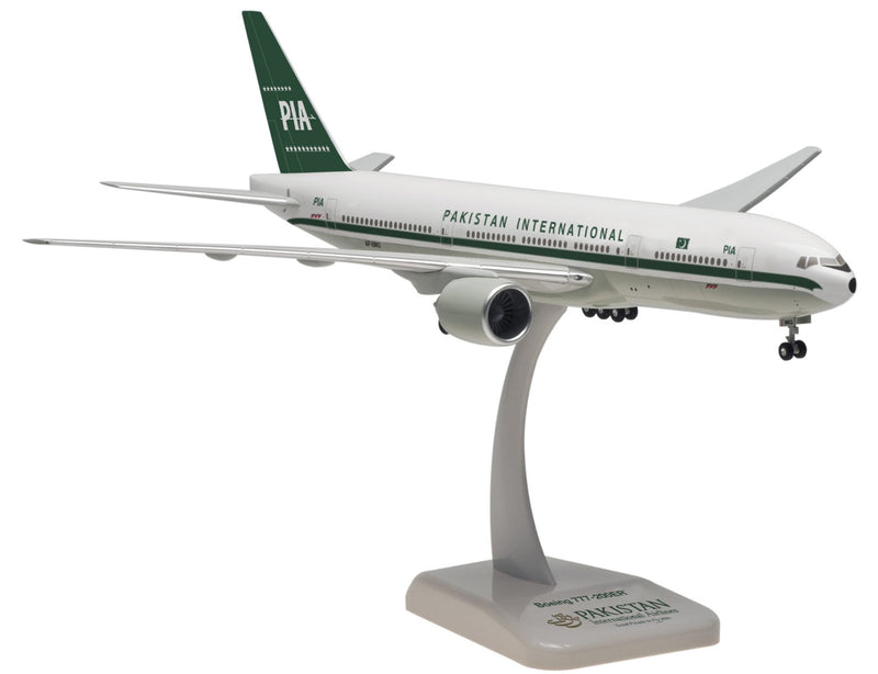 Hogan Pakistan (PIA) Boeing 777-200ER Plastic Model - Scale 1:200