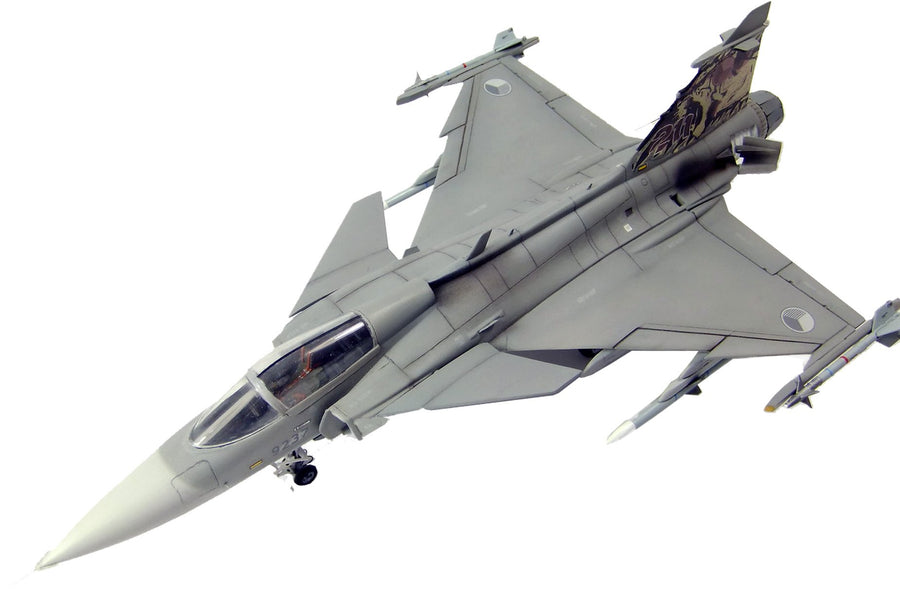 Italeri Saab JAS 39 Gripen 1:72 Plastic Model Aircraft Kit