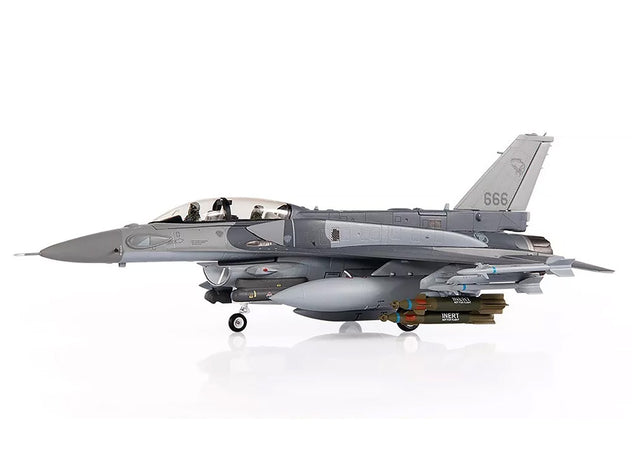 JC Wings F-16D Fighting Falcon RSAF 425th Fighter Sqn 1/72 Diecast Model Aircraft