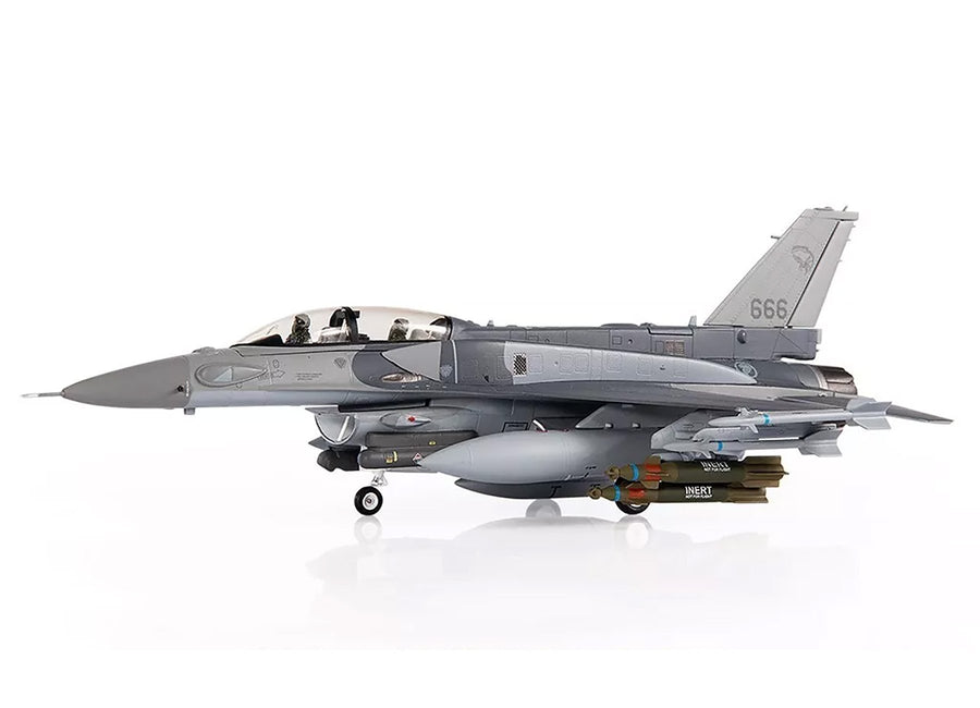 JC Wings F-16D Fighting Falcon RSAF 425th Fighter Sqn 1/72 Diecast Model Aircraft