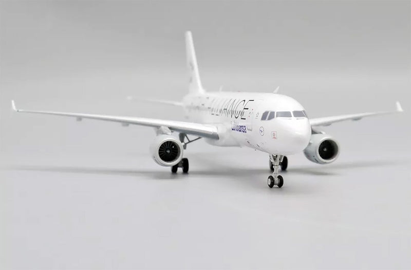 JC Wings Star Alliance Lufthansa A320 Diecast Model - D-AIQS - 1/200