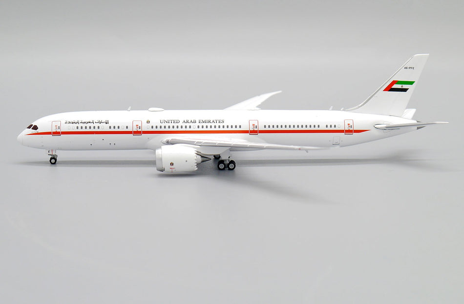 JC Wings UAE Abu Dhabi Boeing 787-9 Dreamliner Diecast - A6-PFE - 1/400 - JCLH4244