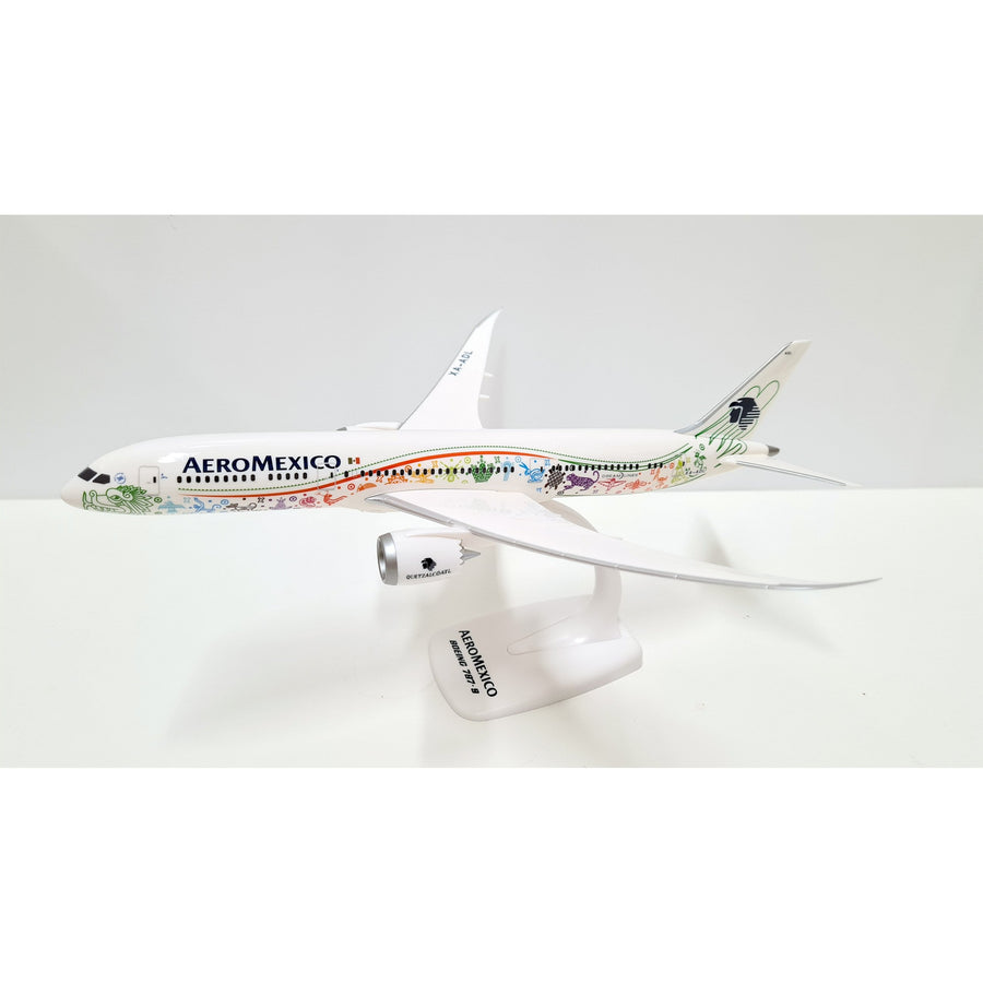 PPC Holland AeroMexico Boeing 787-9 Dreamliner XA-ADL 1:200 Plastic Model Aircraft