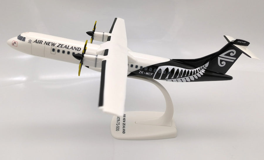 PPC Holland Air New Zealand ATR-72 1:100 Scale Plastic Model Aircraft
