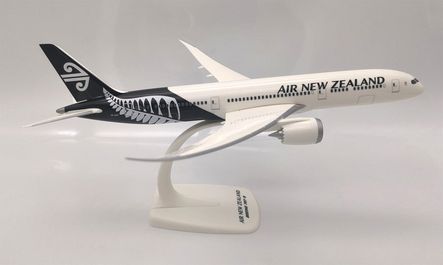 PPC Holland Air New Zealand Boeing 787 Dreamliner ZK-NZF 1:200 Scale Plastic Model Aircraft