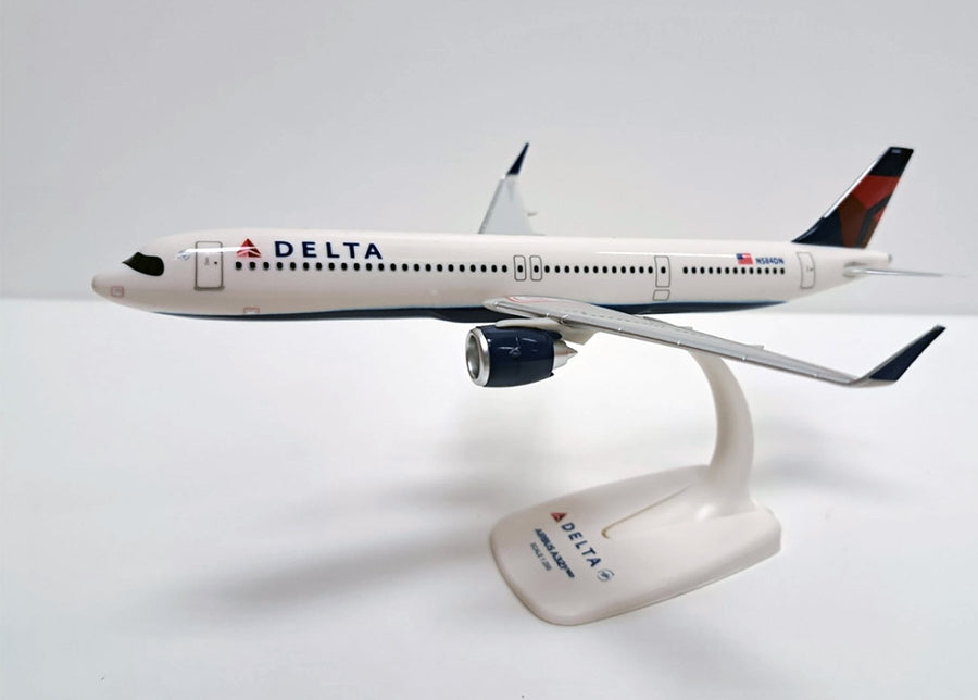 PPC Holland Delta Airbus A321 Neo 1:200 Scale Plastic Model Aircraft