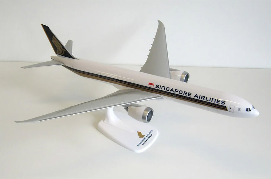 PPC Holland Singapore Airlines Boeing 777-9X 1:200 Scale Plastic Model Aircraft