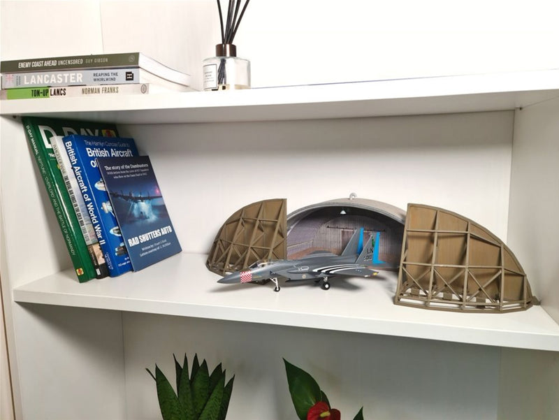 Bachmann Hardened Aircraft Shelter Low Relief 1:72 Scale Display Case