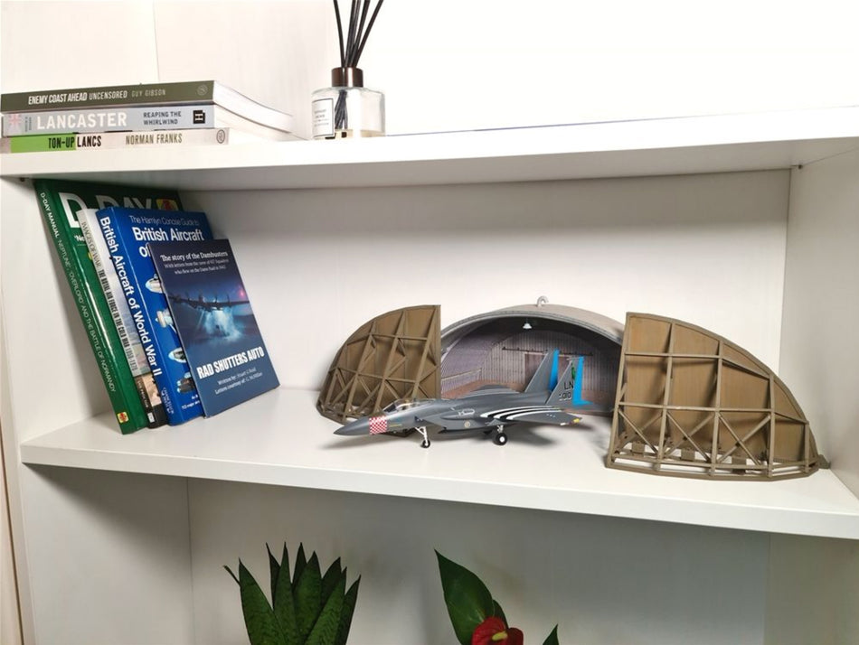 Bachmann Hardened Aircraft Shelter Low Relief 1:72 Scale Display Case