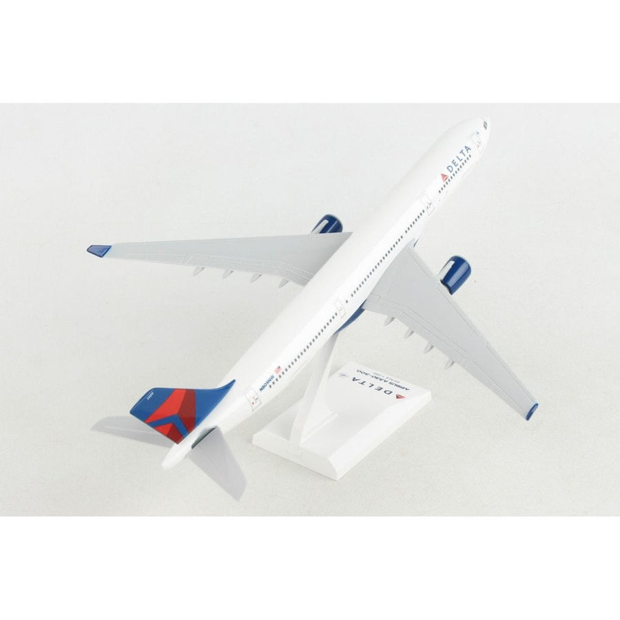 Skymarks Delta A330-300 1:200 Scale Plastic Model Aircraft