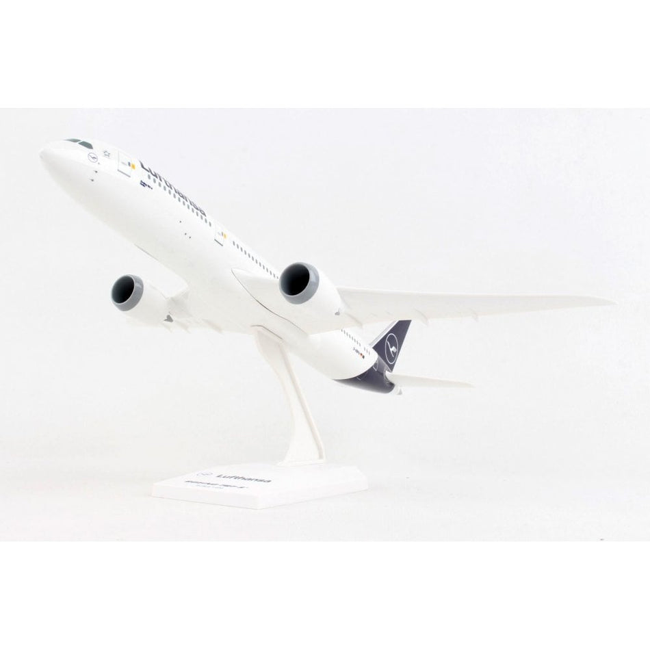 Skymarks Lufthansa B787-9 Plastic Model - Scale 1:200