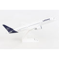 Skymarks Lufthansa B787-9 Plastic Model - Scale 1:200