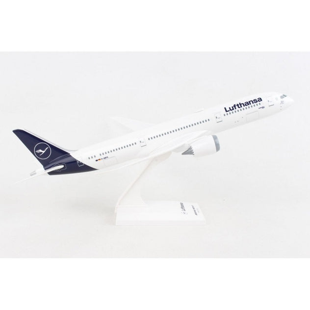 Skymarks Lufthansa Boeing 787-9 1:200 Scale Plastic Model Aircraft