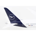Skymarks Lufthansa B787-9 Plastic Model - Scale 1:200