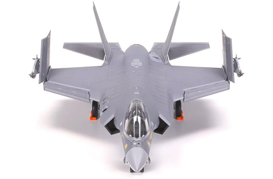 Tamiya F-35C Lightning II 1:72 Plastic Model Aircraft Kit 60794